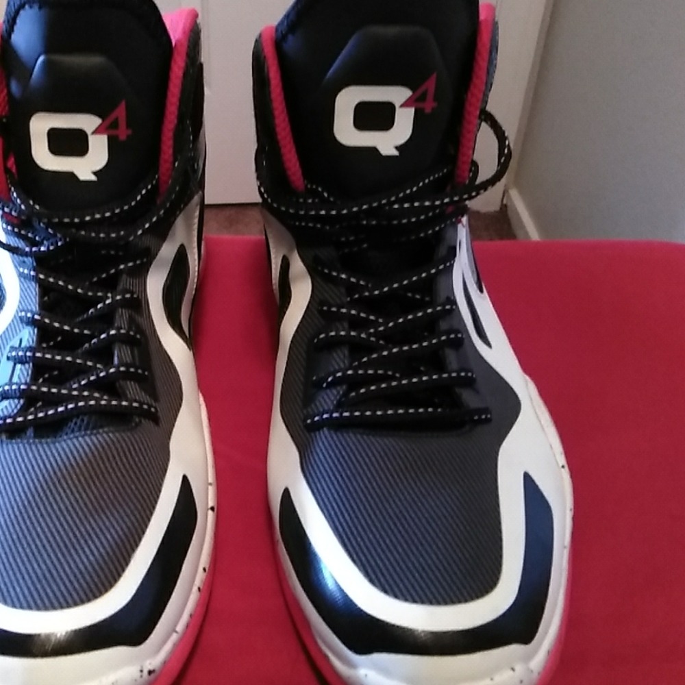 Men's sneakers..